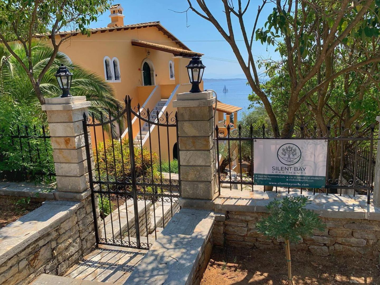 Silent Bay Apartments Katávolos 外观 照片