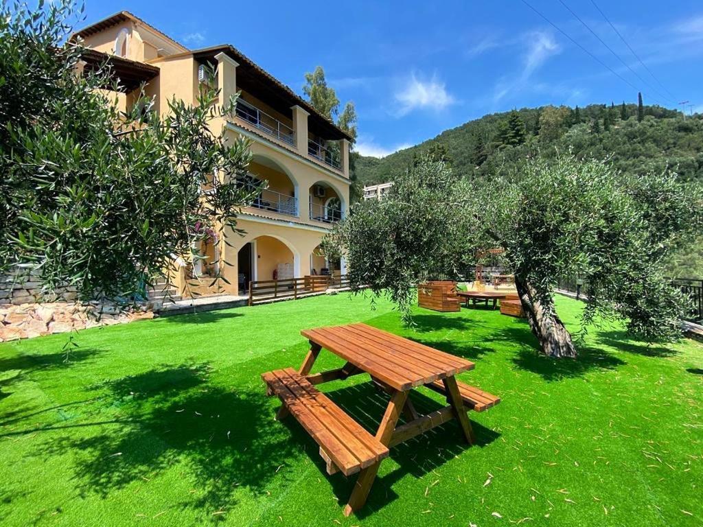 Silent Bay Apartments Katávolos 外观 照片