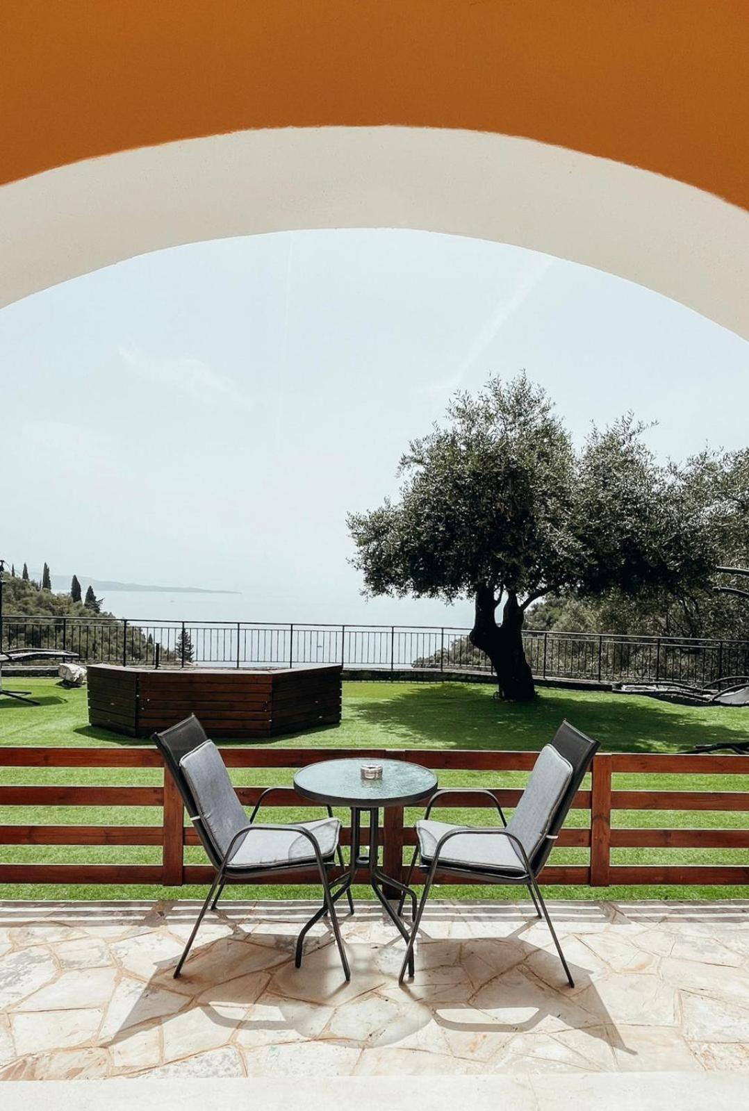Silent Bay Apartments Katávolos 外观 照片