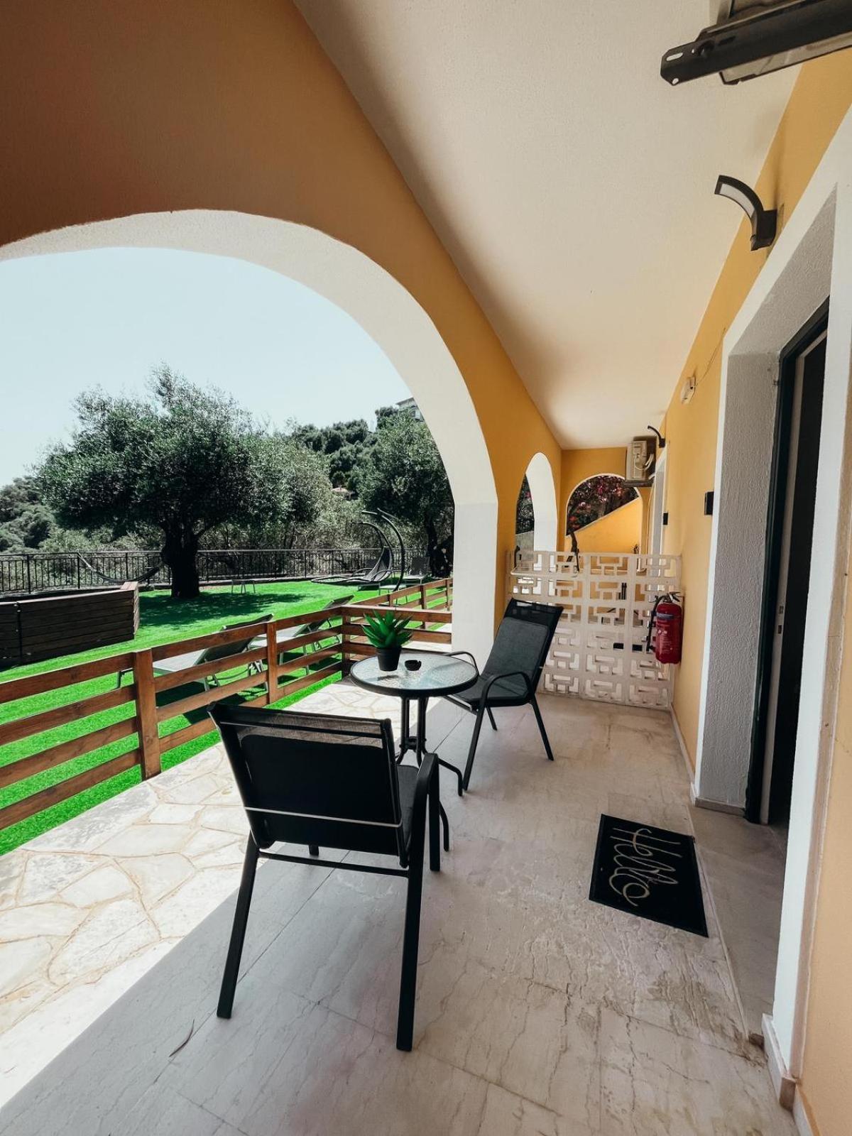 Silent Bay Apartments Katávolos 外观 照片