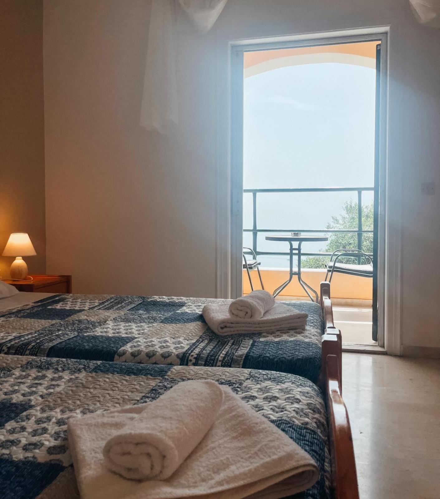 Silent Bay Apartments Katávolos 外观 照片